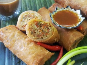 Lumpia goreng dengan bumbu taoco